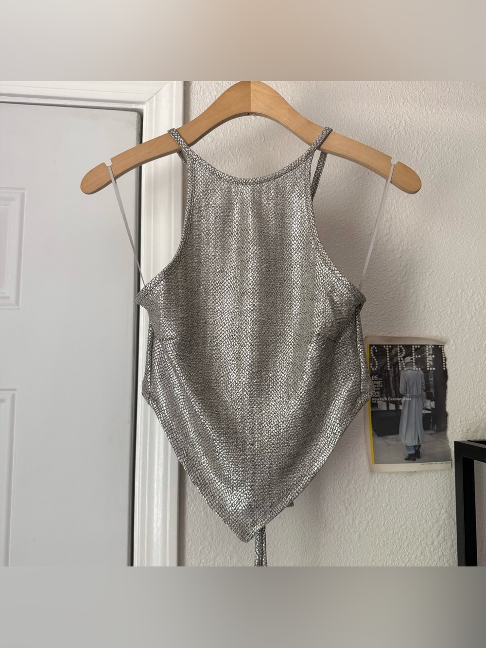 LOCAL EUROPEAN silver metallic high neck backless tie back cropped v hem top
